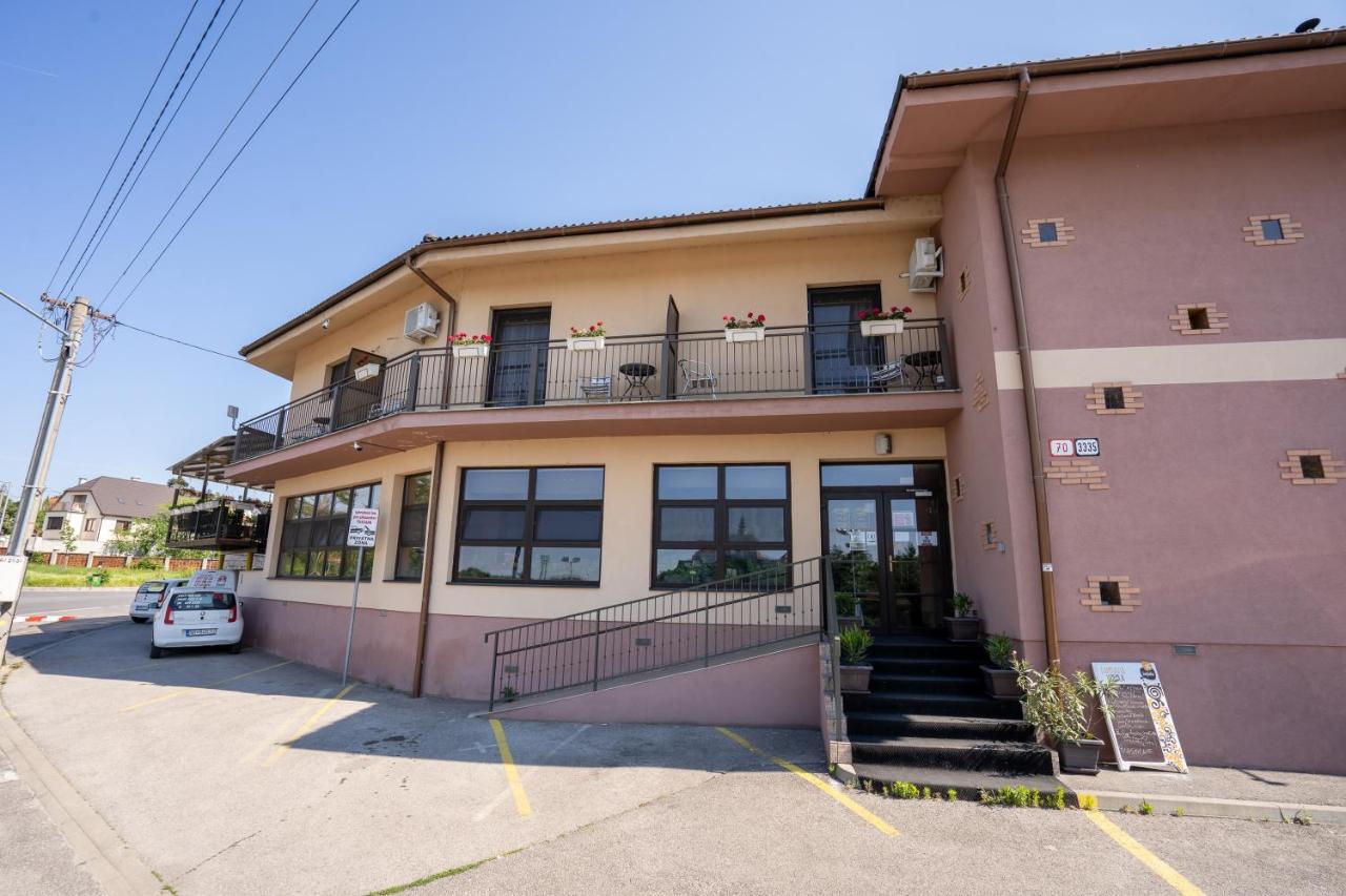Penzion Toscana Nitra Eksteriør bilde