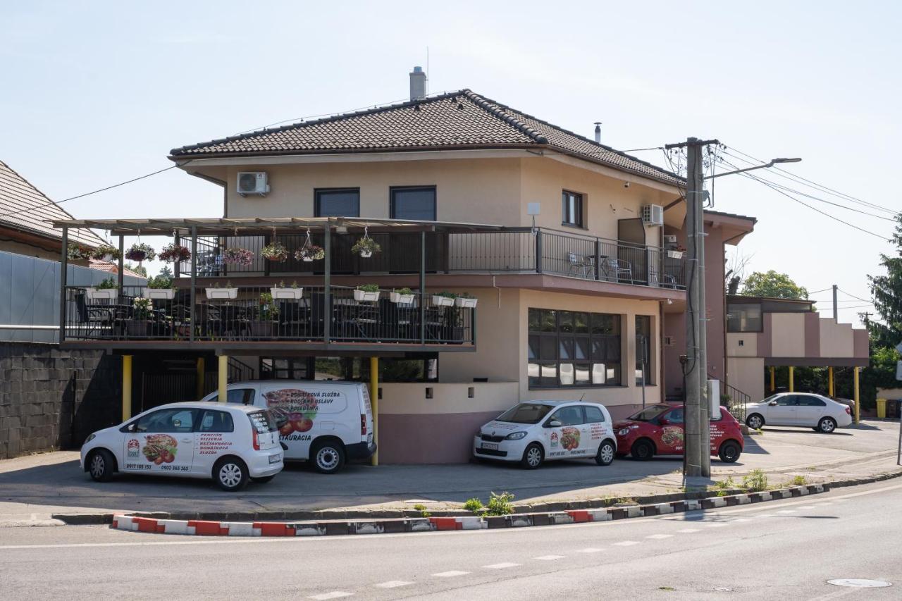 Penzion Toscana Nitra Eksteriør bilde